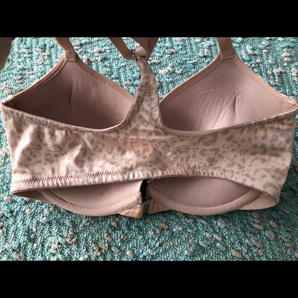 32DD Victoria’s Secret very sexy push up bra - Picture 2 of 5